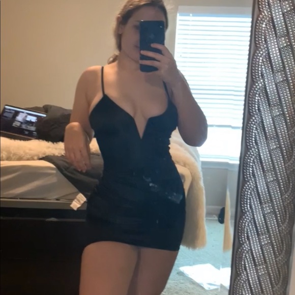 Black dress - Picture 2 of 4